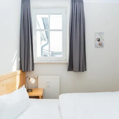 Geraeumige Mit Balkon Und Wlan In * Sellin (Rugen)