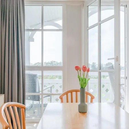 Geraeumige Mit Balkon Und Wlan In